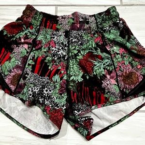 Lululemon, Hotty hot shorts size 4, 2.5”